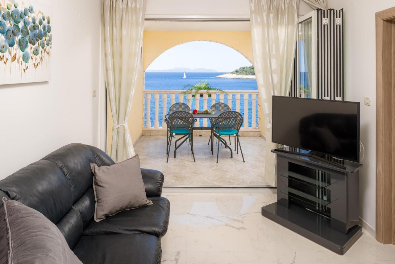 מילנה Luxury Bellavista Amazing Sea Holidays With Private Beach & Parking מראה חיצוני תמונה